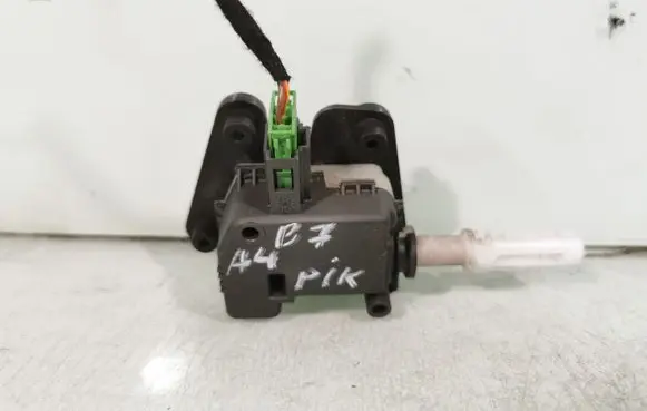 Audi A4 S4 B7 8E 8H Tailgate boot lock/latch motor 8E9827833