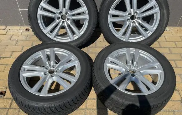 Audi Q7 4M R20 alloy rim 4M0601025G