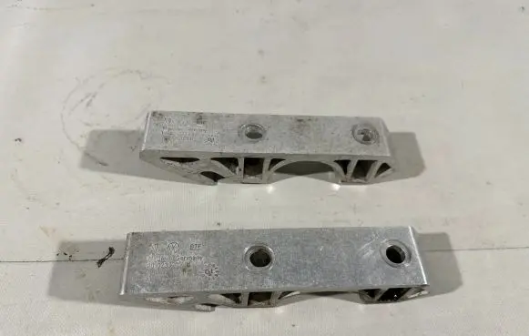 Volkswagen Touareg II Sway bar bush bracket, front 7L0411063B