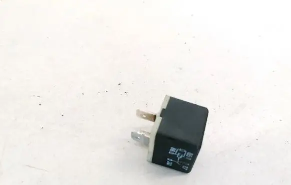 Volkswagen PASSAT B5 Other relay 431951253H