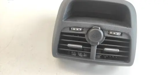 Rear air vent grill