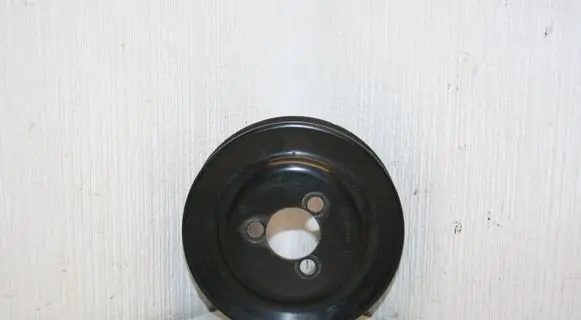 Skoda Fabia Mk2 (5J) Water pump pulley 03D121028B