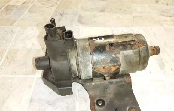 Hyundai Trajet Fuel filter housing 
