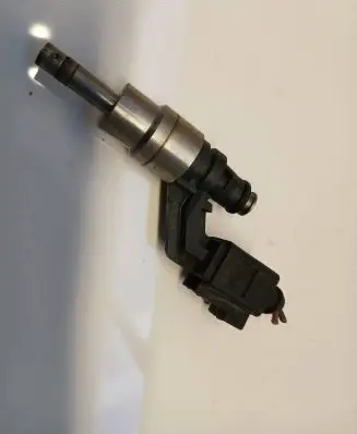 Volkswagen Golf V Fuel injector 03C906036A
