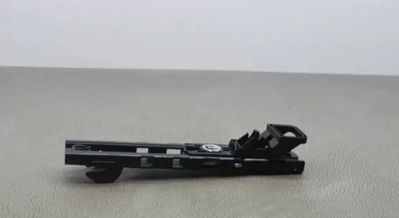 Audi Q7 4M Seat belt height adjuster 4M0857819