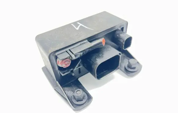 Mercedes-Benz E W211 Glow plug pre-heat relay 0285454032