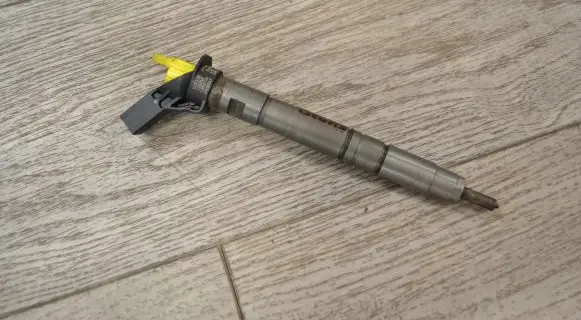 Porsche Cayenne (92A) Fuel injector 057130