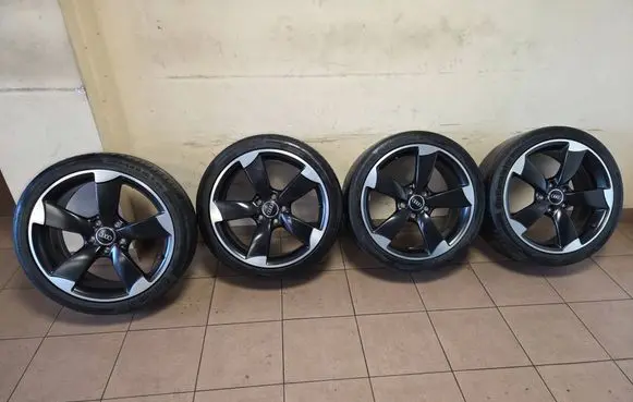 Audi A3 S3 8V R18 alloy rim 8V0601025BT