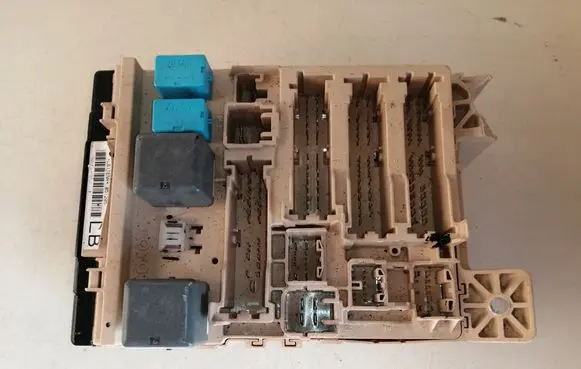Lexus RX 330 - 350 - 400H Fuse module 