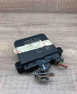 Mercedes-Benz E W210 Door control unit/module 2108207526