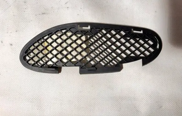 Mercedes-Benz C W202 Front bumper lower grill 2028851123 95844525
