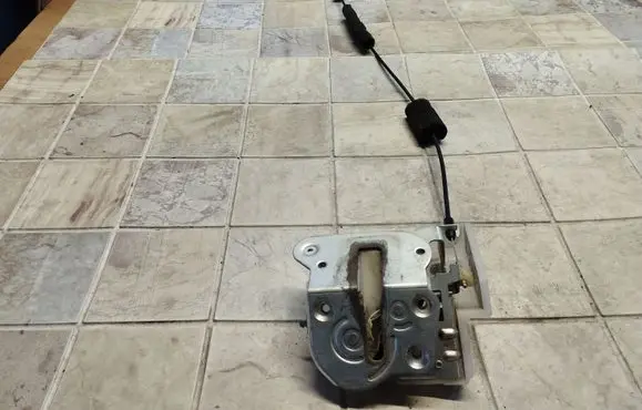 Mazda 5 Sliding door lock 