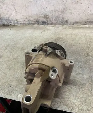 Dacia Sandero II Air conditioning (A/C) compressor (pump) 926003541R