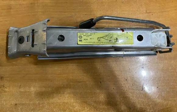 Seat Ibiza IV (6J,6P) Lift Jack 6Q0011031D