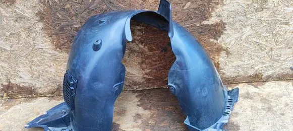 Front wheel arch liner splash guards