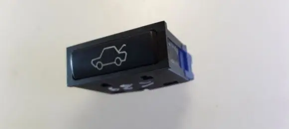 BMW 5 E39 Tailgate opening switch 8365579