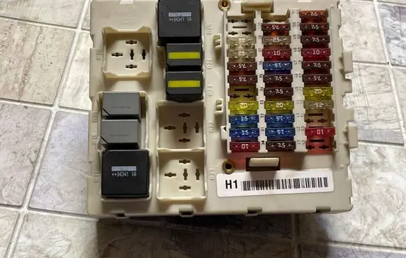 Ford Focus Fuse box set 2M5T14A073BE 518273404