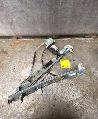 Renault Megane II Front door window regulator with motor 
