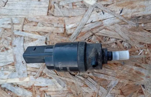 BMW 1 E81 E87 Windscreen/windshield washer pump 12793 7302589 67127302589