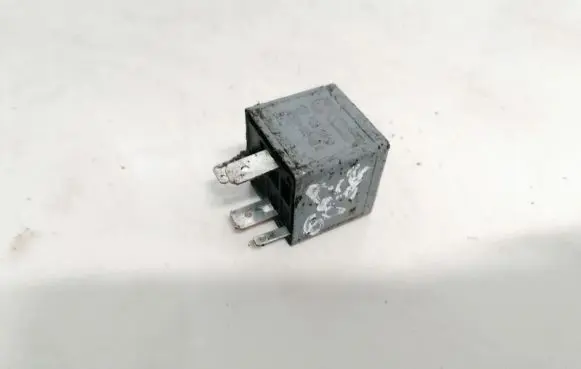 Skoda Octavia Mk1 (1U) Other relay 1j0906381a v23134-b63-x396