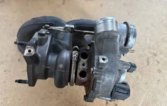 Volkswagen Golf V Turbo 03C145701B