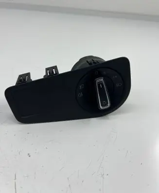Volkswagen Tiguan Light switch 
