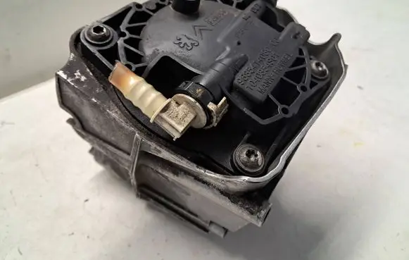 Peugeot 5008 Fuel filter housing 9685414080 9683199680