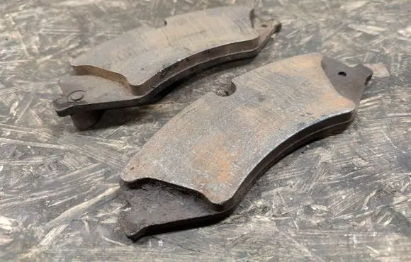 Land Rover Discovery 5 Brake pads (front) LMS116GG