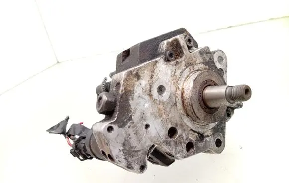 Renault Trafic II (X83) Fuel injection high pressure pump 8200108225