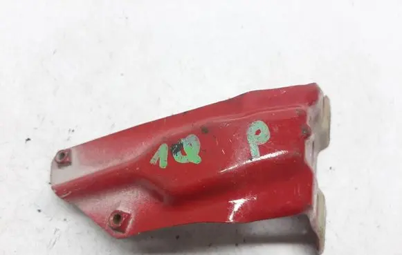 Volkswagen Eos Fender mounting bracket 1Q0821136