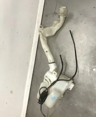 Peugeot 207 Windshield washer fluid reservoir/tank 9648337580