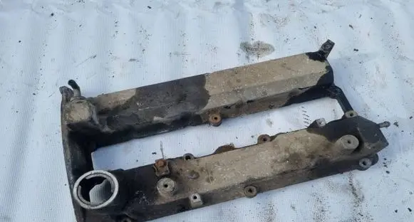 Mitsubishi Carisma Rocker cam cover 