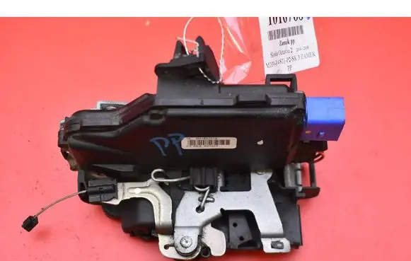 Skoda Octavia Mk2 (1Z) Front door lock 3D1837016
