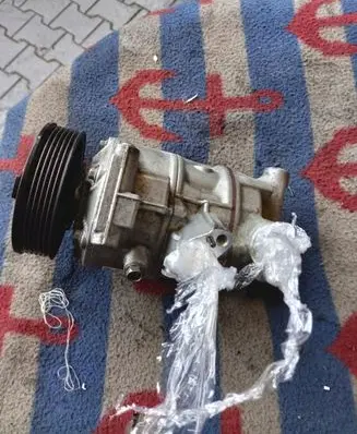 Volkswagen Polo V 6R Air conditioning (A/C) compressor (pump) 5Q0816803F