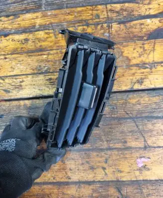 Ford Focus Dashboard side air vent grill/cover trim BM51018B08
