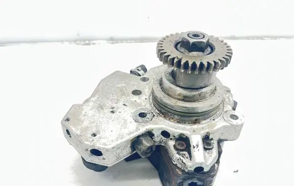 Mercedes-Benz E W211 Fuel injection high pressure pump A6420700201