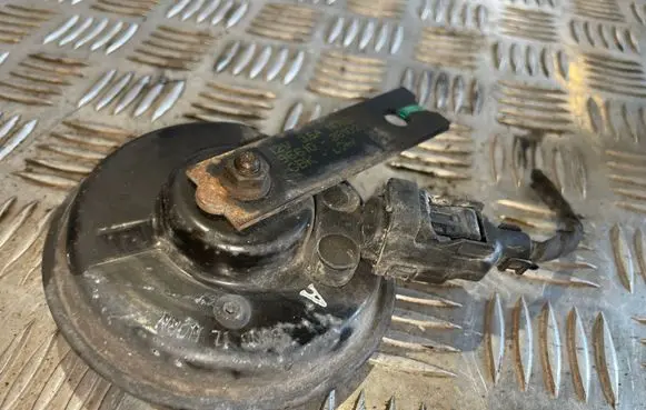Hyundai Santa Fe Horn signal 9661038102