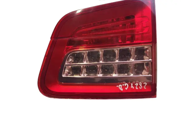 Tailgate rear/tail lights