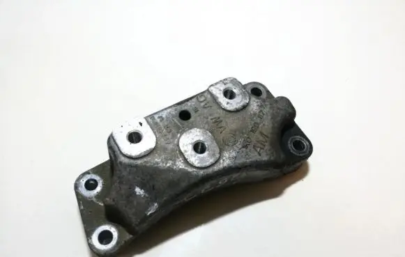 Volkswagen Golf V Engine mounting bracket 1k0199117