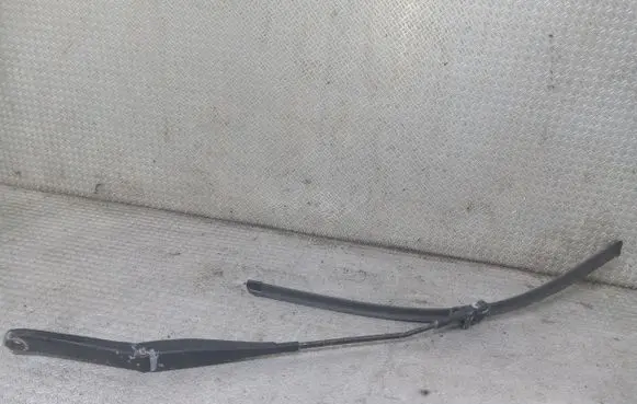 Ford Focus Windshield/front glass wiper blade 4M5117526AD