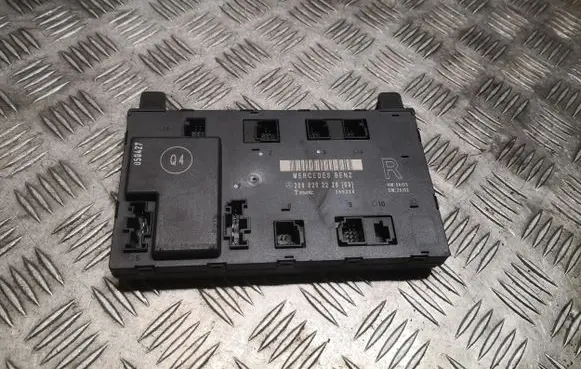 Mercedes-Benz CLK A209 C209 Door control unit/module 2098202226 A2098202226