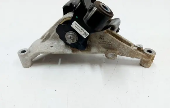 Tesla Model Y Engine mount vacuum valve 1095338-00-D