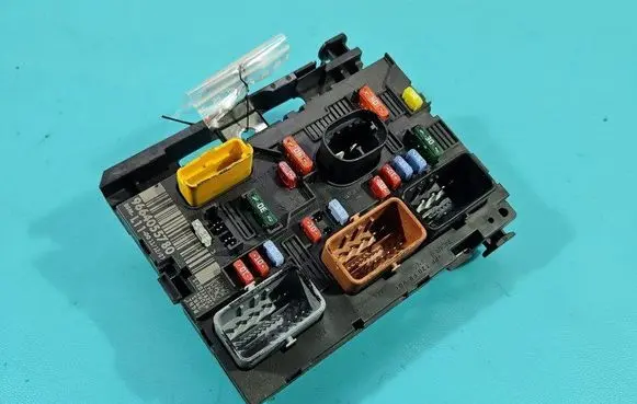 Peugeot 207 Central body control module 9664055780 IMPRK1478894