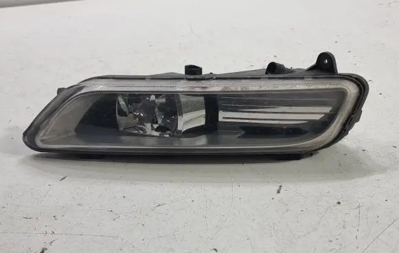Volkswagen PASSAT B7 Front fog light 176623