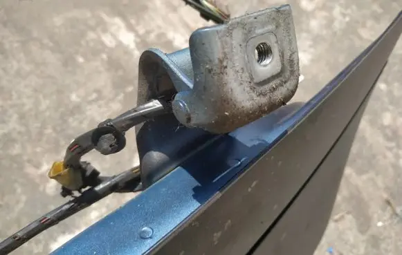Ford Focus Tailgate/trunk/boot hinge
