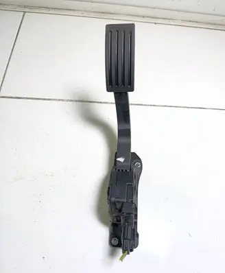 Ford Focus Accelerator throttle pedal BV619F836AB BEV241600 6PV01036830