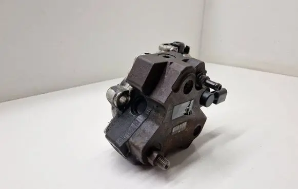 BMW 5 E60 E61 Fuel injection high pressure pump 7788678