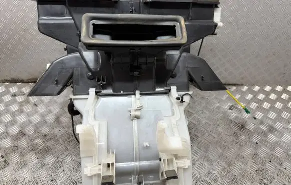 Mercedes-Benz B W245 Interior heater climate box assembly A1698300660