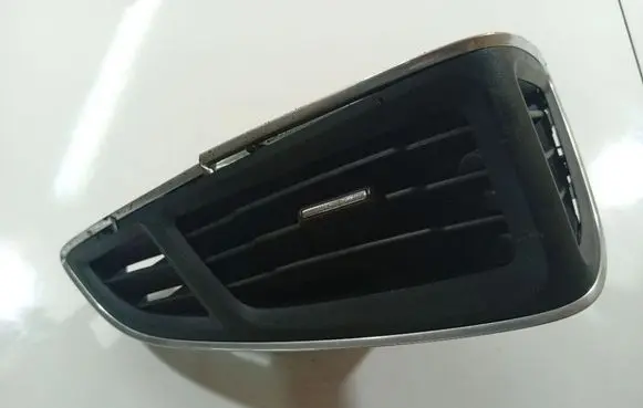 Ford Focus Dash center air vent grill BM51018B08
