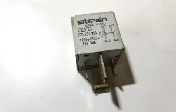 Volkswagen PASSAT B5.5 Other relay 8d0951253 370